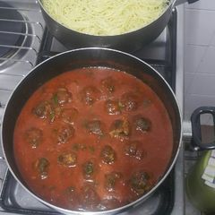 A picture of Spaghetti and meatballs.