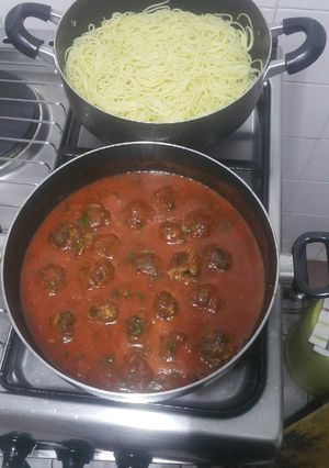 A picture of Spaghetti and meatballs.