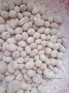 A picture of Peanut Burger.