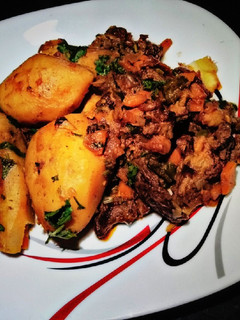 A picture of Potato,matoke with beef stew#themechallenge#potatoes.