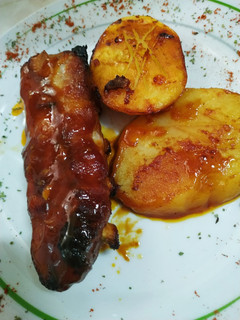 Una foto de Costillar asado con salsa dulce