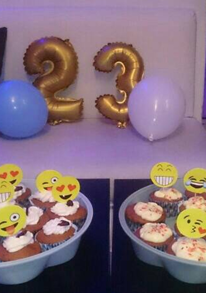Una foto de Crema de yogurt y queso para adornar cupcakes