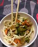 Chop suey de verduras con tallarines