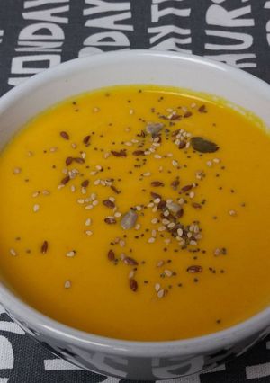 Una foto de Crema de zanahoria con leche de coco y jengibre. Deliciosa!