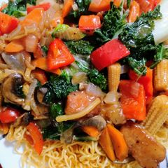 A picture of New Year's pork chow mein with crispy noodles.