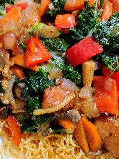 A picture of New Year's pork chow mein with crispy noodles.