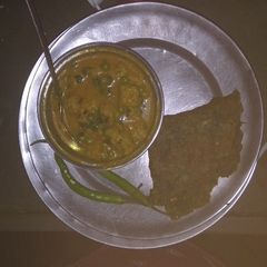 A picture of Bathua paratha.