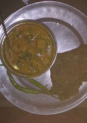 A picture of Bathua paratha.