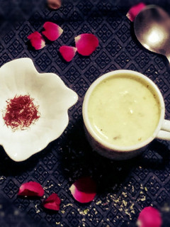 મસાલા દૂધ(Masala Milk Recipe in Gujarati) રેસીપી મુખ્ય ફોટો