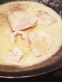 Una foto de Atún en salsa de vino manzanilla