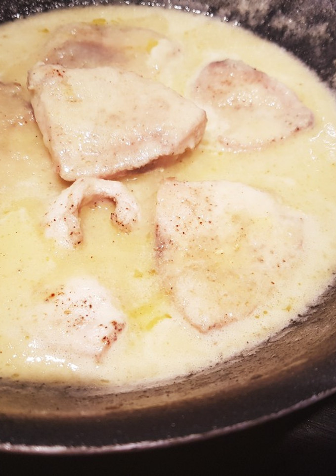 Una foto de Atún en salsa de vino manzanilla