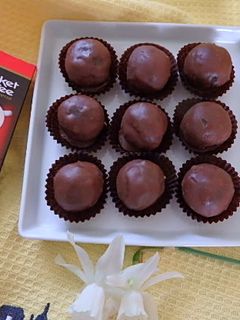 Maradékmentő apró csokis bon-bon recept fotója