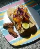 Tacos de chicharrón de pescado con salsa de mango y habanero