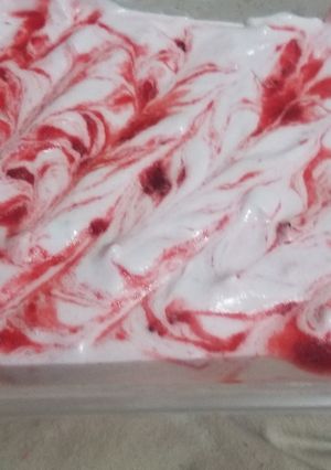 A picture of Strawberry chunky ice cream.