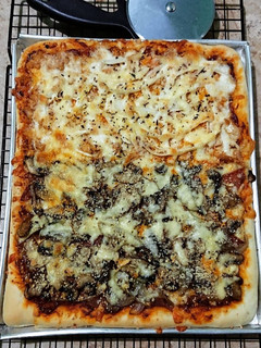 Foto resep Splitza Square Pizza (Smoked Beef Mushroom & Tuna Mayo)