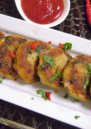 A picture of Aloo Tikki.