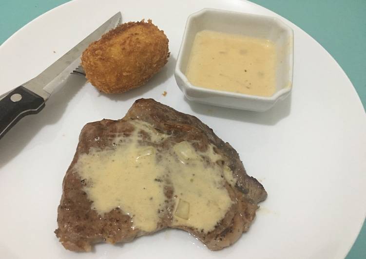 Rib Eye Steak with White Sauce