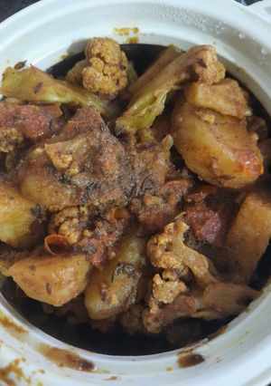 गोभी आलू (gobi aloo recipe in Hindi) रेसिपी मुख्य फोटो