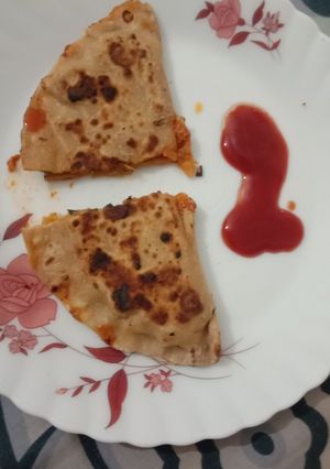 A picture of Pizza paratha.