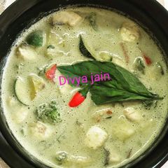 A picture of Vegetarian Thai Green Curry.