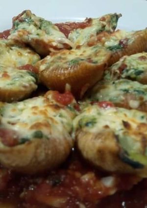 Una foto de Caracolas rellenas