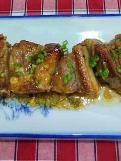 Hình của món Sườn non rim chanh leo.