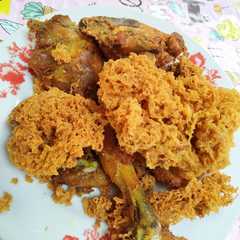 A picture of Ayam kremes pemilu.