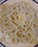 Espagueti blanco con queso parmesano