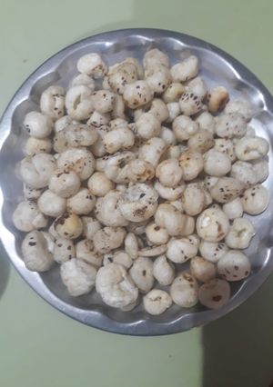 मखाना नमकीन (Makhana nameen recipe in hindi) रेसिपी मुख्य फोटो