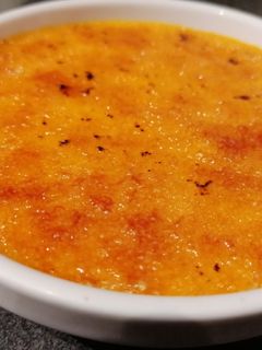 Une photo de Crème brûlée carotte orange