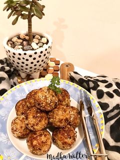 चिकन कीमा मीटबॉल (chicken keema meatball recipe in Hindi) रेसिपी मुख्य फोटो