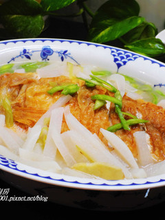 蘿蔔絲蒜苗鮮魚湯 的食譜成品照片