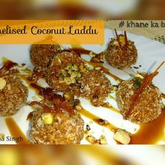 A picture of Caramelised Coconut Laddu.