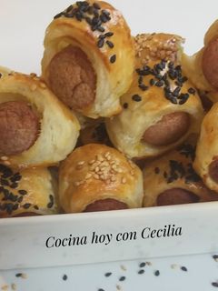 Una foto de Aperitivo de salchichas en hojaldre