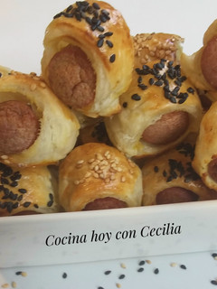 Una foto de Aperitivo de salchichas en hojaldre