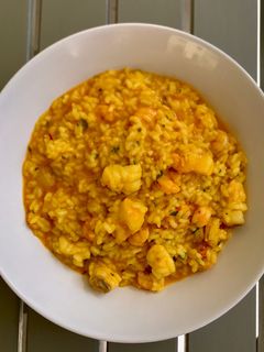Una foto de Arroz meloso de rape y gambas