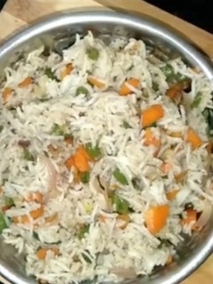 வெஜிடபிள் பிரைட் ரைஸ்    (without Souce) (Vegtable fried rice recipe in tamil) செய்முறை முக்கிய புகைப்படம்