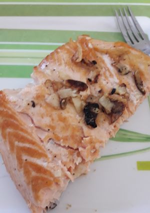 Una foto de Salmón rosado a las chapas
