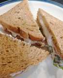 Sandwich με τονοσαλάτα και βασιλικό