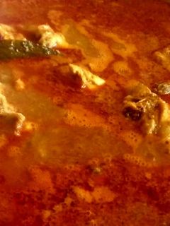 चिकन रस्सा (Chicken Rassa Recipe In Marathi) रेसिपी चे मुख्य फोटो