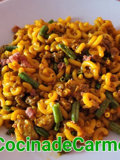 Una foto de Fideos con carne y verduras