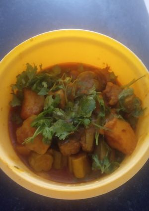 আলু পটলের ডালনা (aloo potoler dalna recipe in bengali) রেসিপির প্রধান ছবি