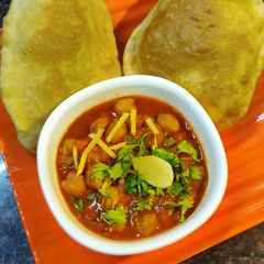 A picture of Chole Bhature.