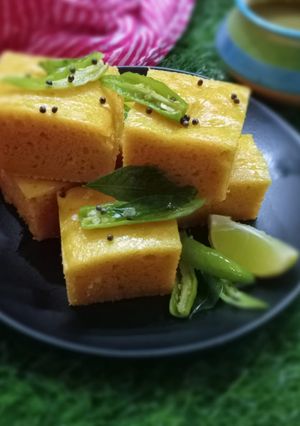 A picture of Moong dal dhokĺa.