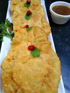 आलू मटर की खस्ता कचौरी (Aloo matar ki khasta kachori recipe in hindi) रेसिपी मुख्य फोटो