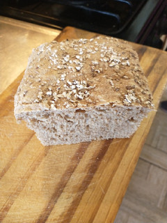 Una foto de Pan semi integral vegan estilo masa madre fácil. Sin aceite