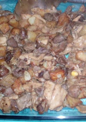 صورة لوصفة بطاطا مكعبات مع قلوب الدجاج والقوانص
