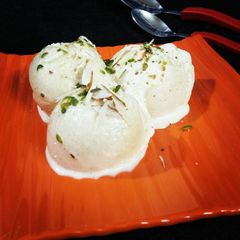 A picture of Vanilla custard Icecream.