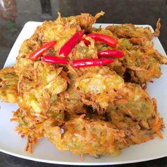 A picture of Indonesian Vegetable Fritters (bakwan sayur).