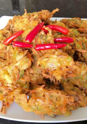 A picture of Indonesian Vegetable Fritters (bakwan sayur).